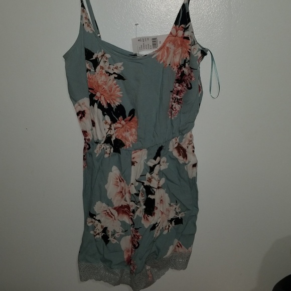 Kendall & Kylie Romper - Picture 3 of 4